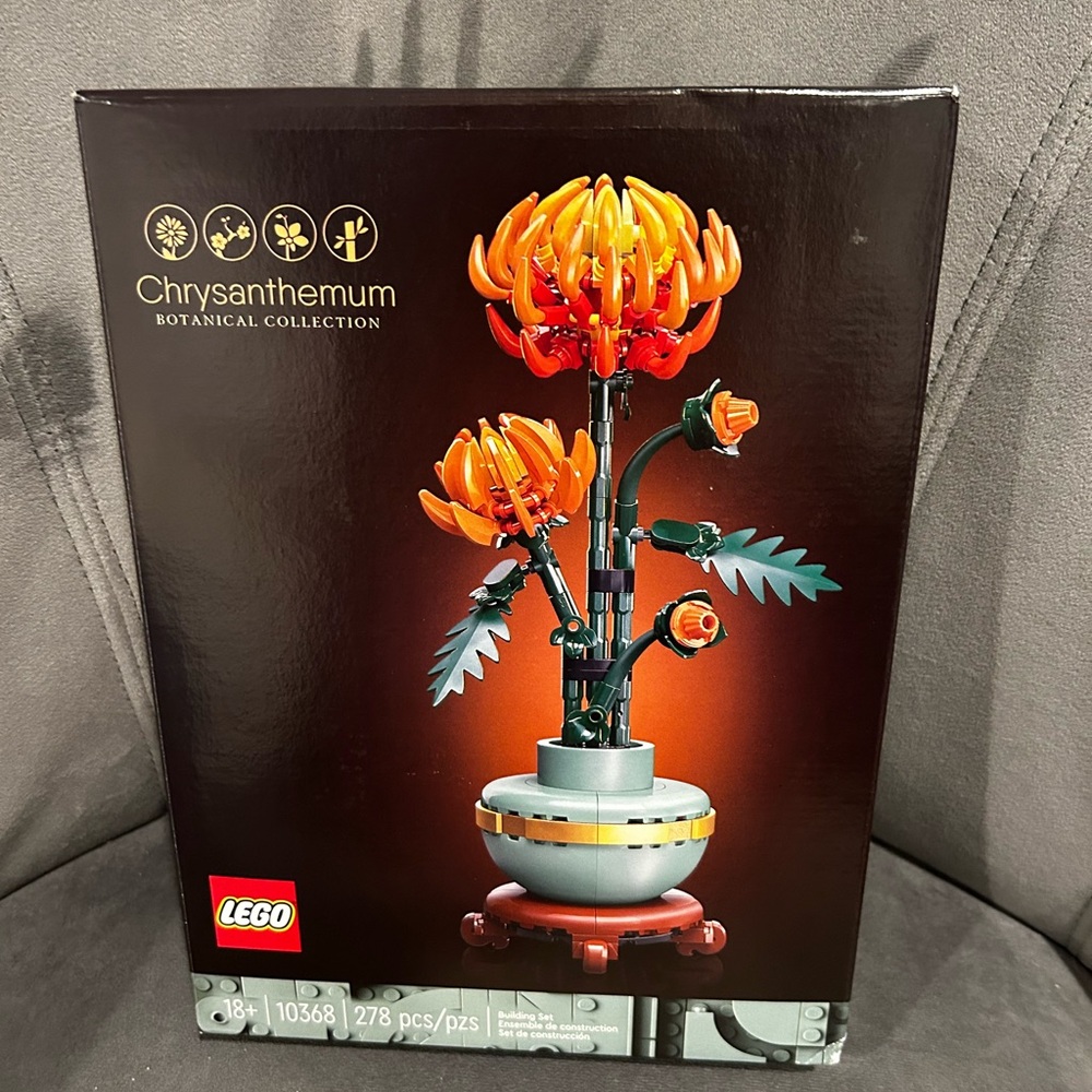 LEGO Botanical Collection Chrysanthemum with Vibrant Blooms